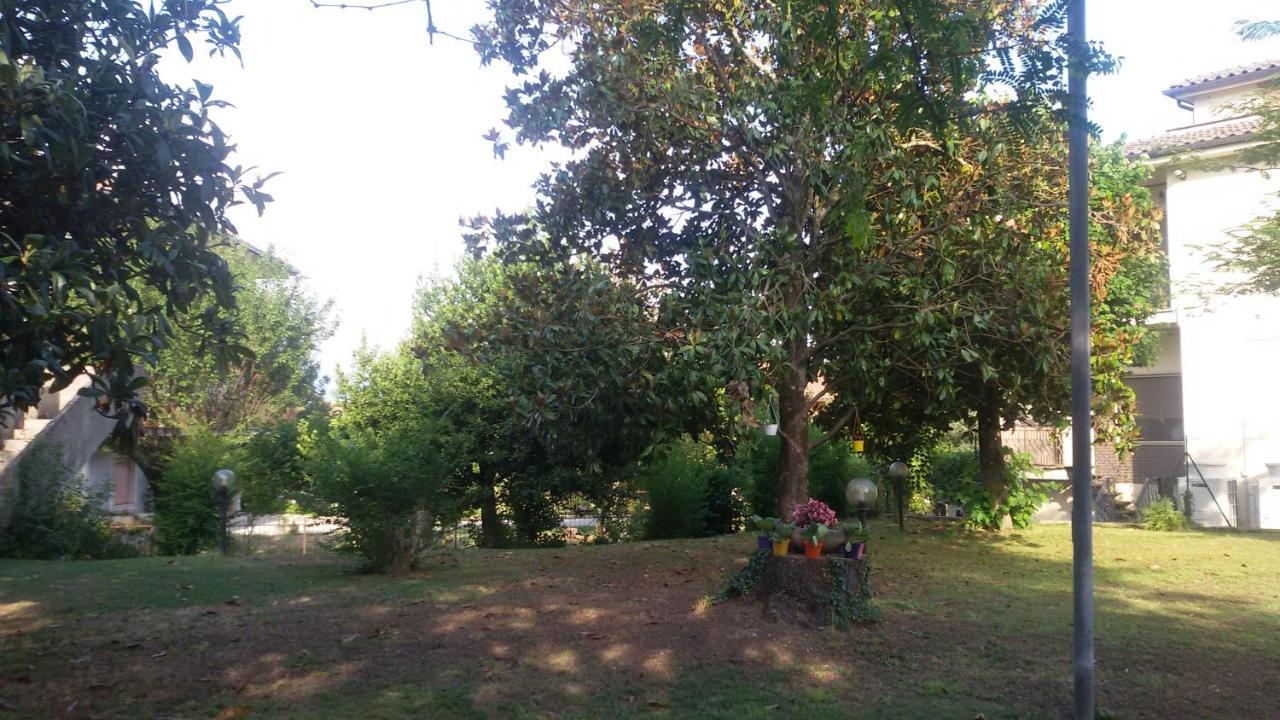 Hotel Le Vigne Contigliano Bagian luar foto