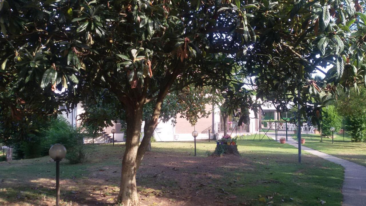 Hotel Le Vigne Contigliano Bagian luar foto